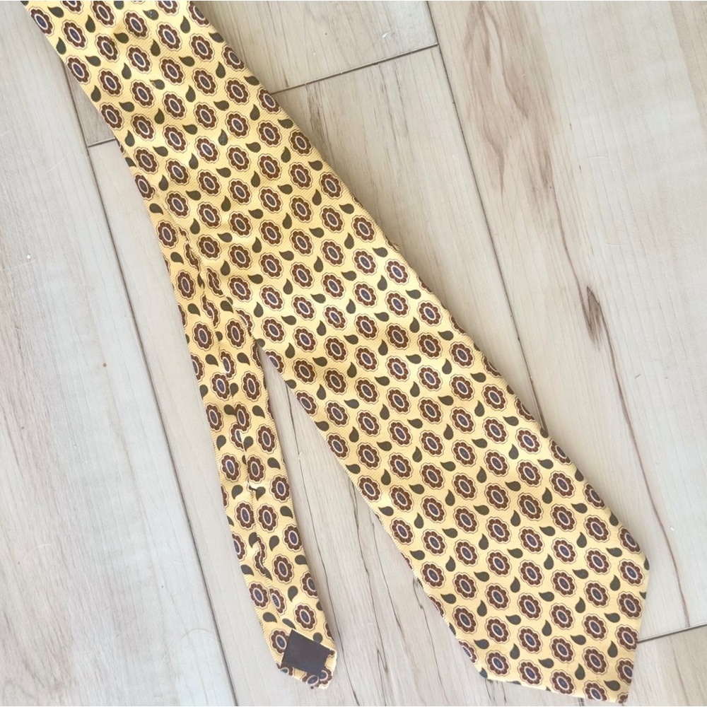 Brooks Brothers Yellow and Brown Patterned Tie